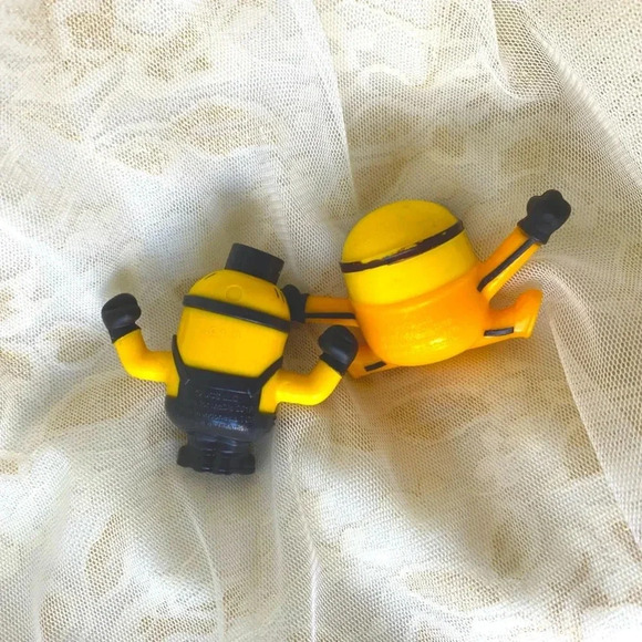Minions Action Figure Miniature Toys Set of 2 - Picture 5 of 5